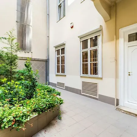 Stones And Wood With Ac Apartment
